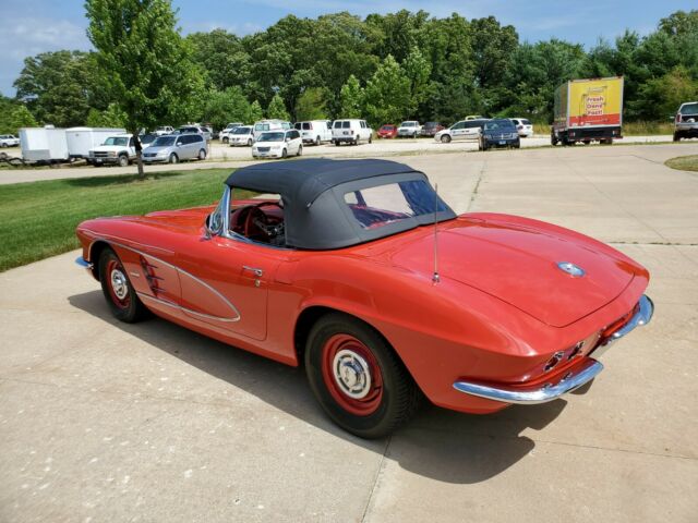 Chevrolet Corvette 1961 image number 14