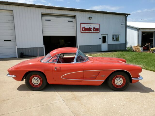 Chevrolet Corvette 1961 image number 31