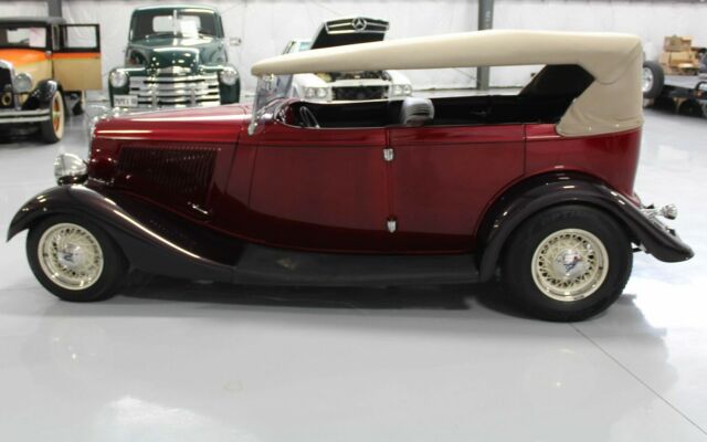 Ford Phaeton 1934 image number 2