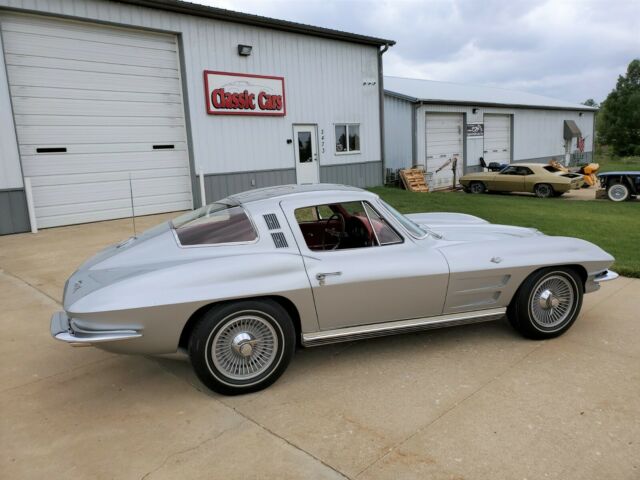 Chevrolet Corvette 1964 image number 29