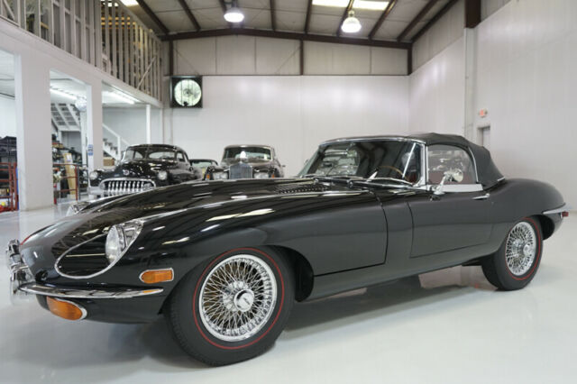 Jaguar E-Type 1971 image number 33