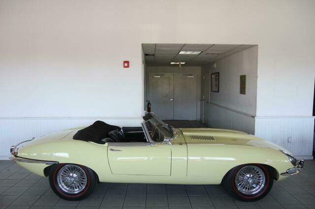 Jaguar E-Type 1967 image number 27