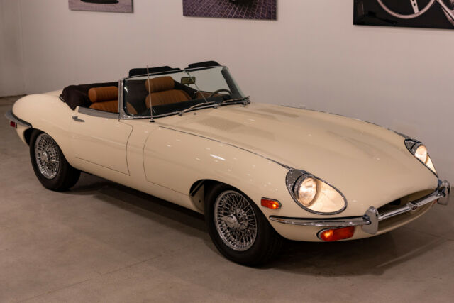 Jaguar E-Type 1969 image number 0