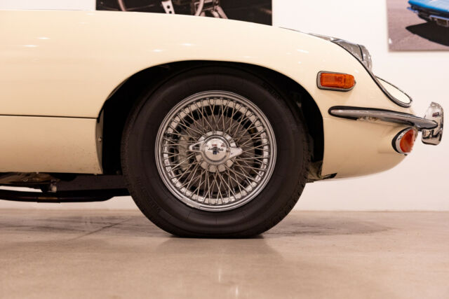 Jaguar E-Type 1969 image number 2