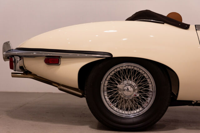 Jaguar E-Type 1969 image number 27