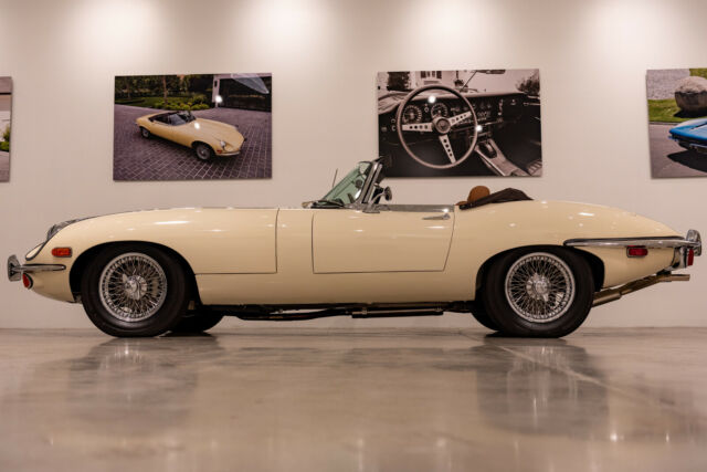 Jaguar E-Type 1969 image number 28