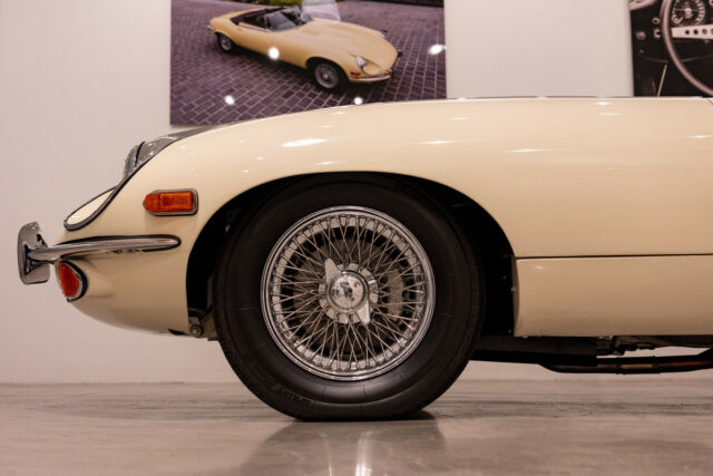 Jaguar E-Type 1969 image number 29