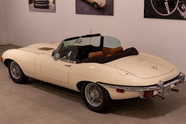 Jaguar E-Type 1969 image number 33