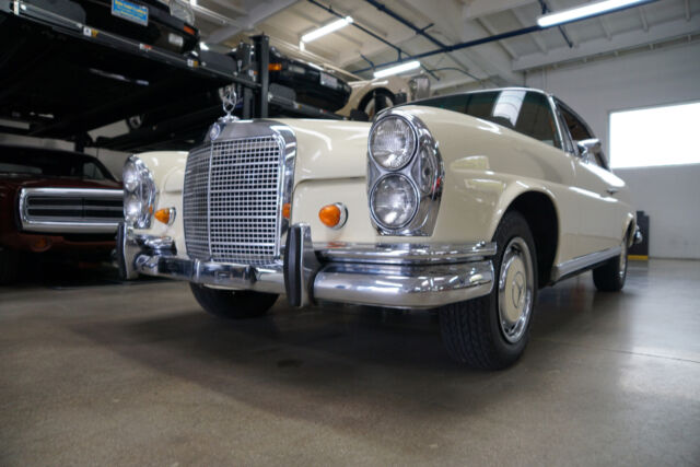 Mercedes-Benz 280SE 2.8 6 cyl 2 Door Coupe 1969 image number 4