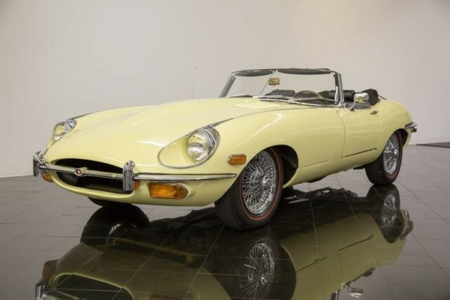 Jaguar E-Type 1969 image number 10