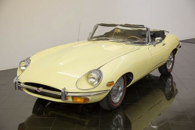 Jaguar E-Type 1969 image number 2