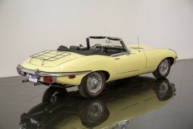 Jaguar E-Type 1969 image number 42