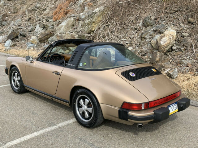 Porsche 911 1975 image number 27