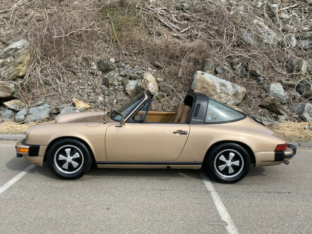 Porsche 911 1975 image number 28