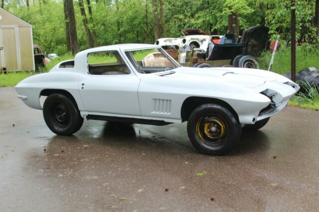 Chevrolet Corvette 1967 image number 23