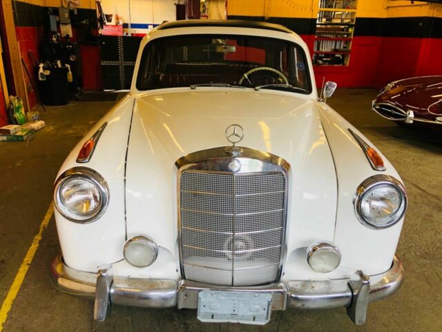 Mercedes-Benz W180 220S 1957 image number 1