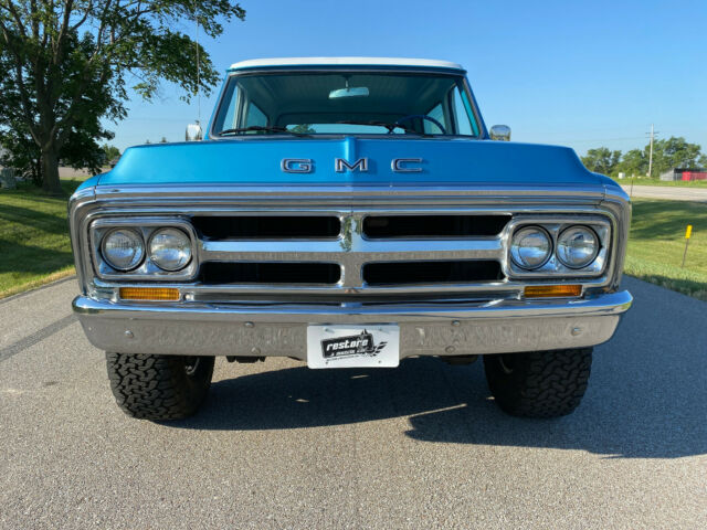 GMC Jimmy 1970 image number 2