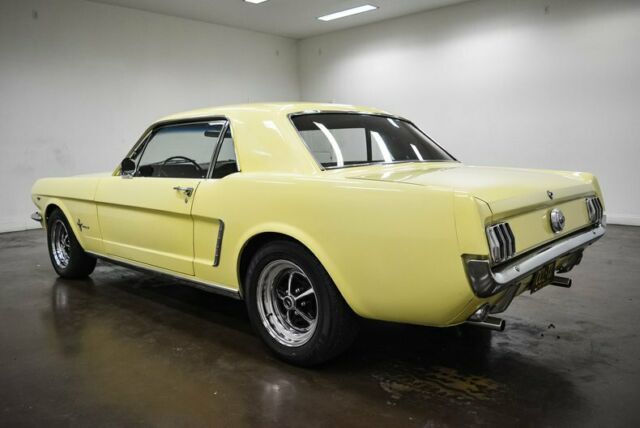 Ford Mustang 1965 image number 28