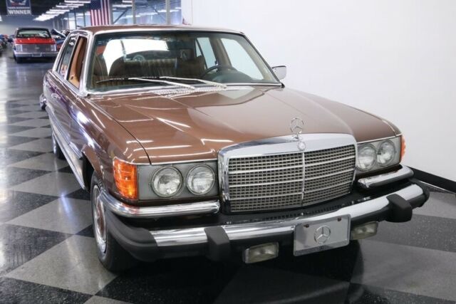 Mercedes-Benz 200-Series 1977 image number 18