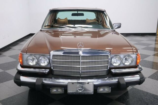 Mercedes-Benz 200-Series 1977 image number 19