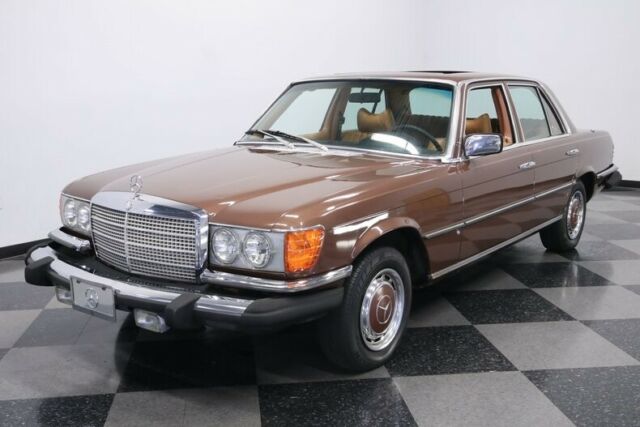 Mercedes-Benz 200-Series 1977 image number 29