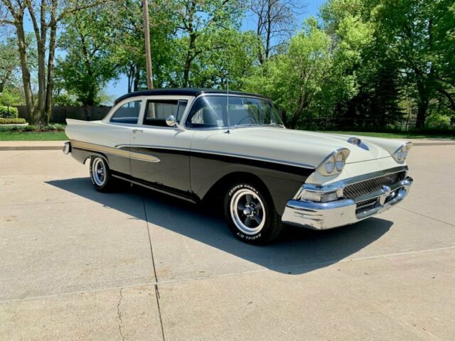 Ford Fairlane 1958 image number 27