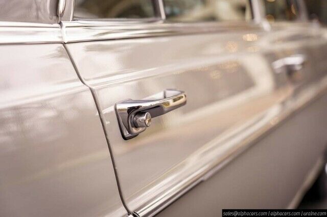 Mercedes-Benz 200-Series 1972 image number 45