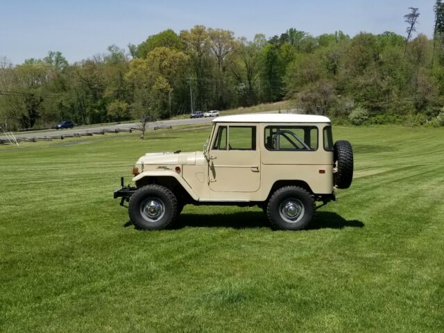 Toyota Land Cruiser 1970 image number 13