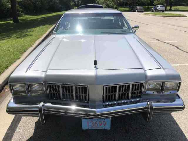 Oldsmobile Ninety-Eight 7.5 1975 image number 14