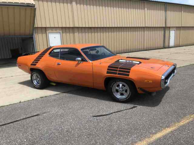 Plymouth Road Runner 1972 image number 17