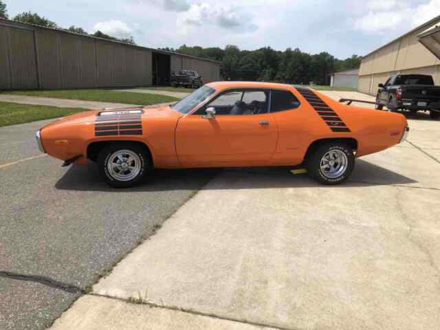 Plymouth Road Runner 1972 image number 18