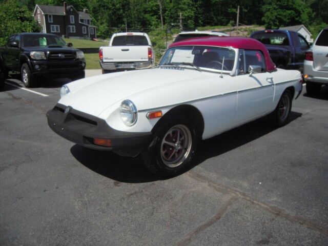 MG MGB 1975 image number 0