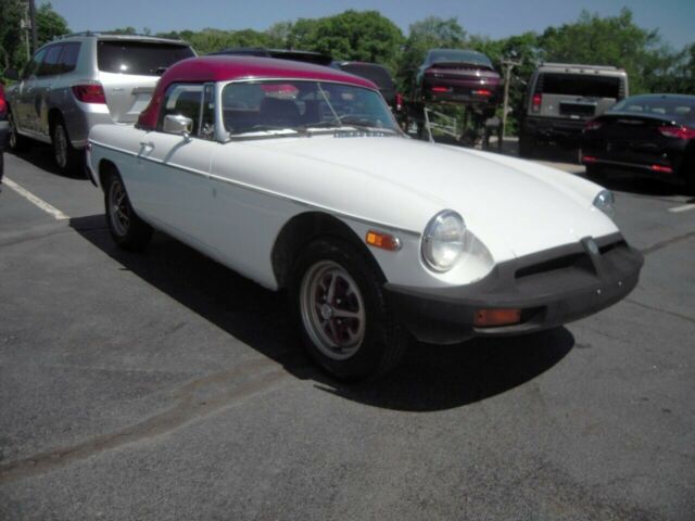 MG MGB 1975 image number 2