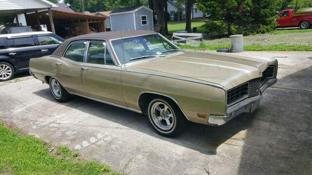 Ford Galaxie 1970 image number 12