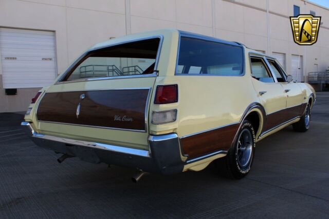 Oldsmobile Vista Cruiser 1969 image number 15