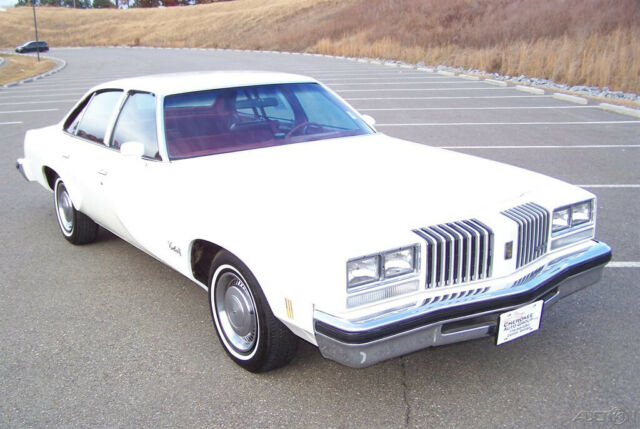 Oldsmobile Cutlass 1977 image number 27