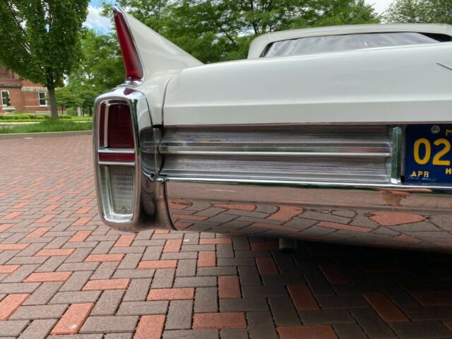 Cadillac DeVille 1963 image number 41