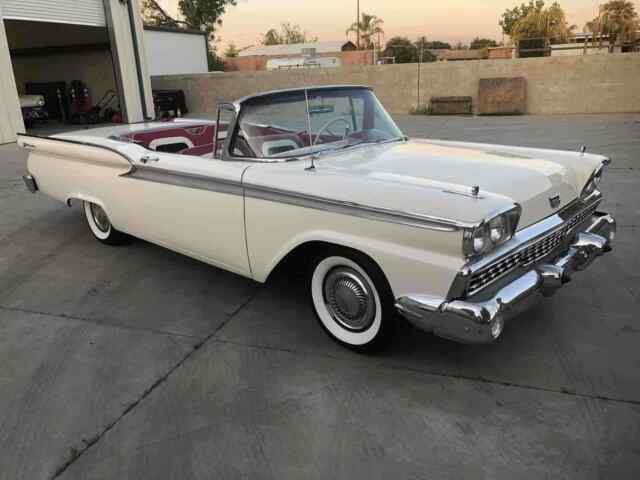 Ford Skyliner 1959 image number 0