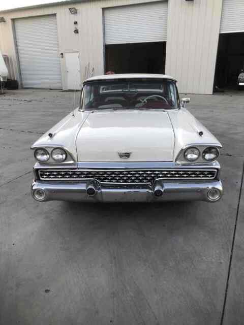 Ford Skyliner 1959 image number 1