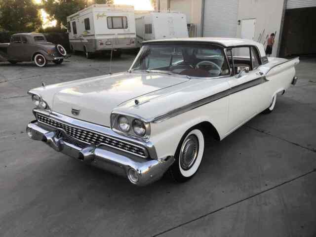 Ford Skyliner 1959 image number 16