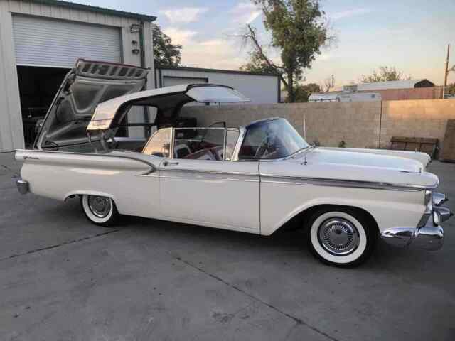 Ford Skyliner 1959 image number 17