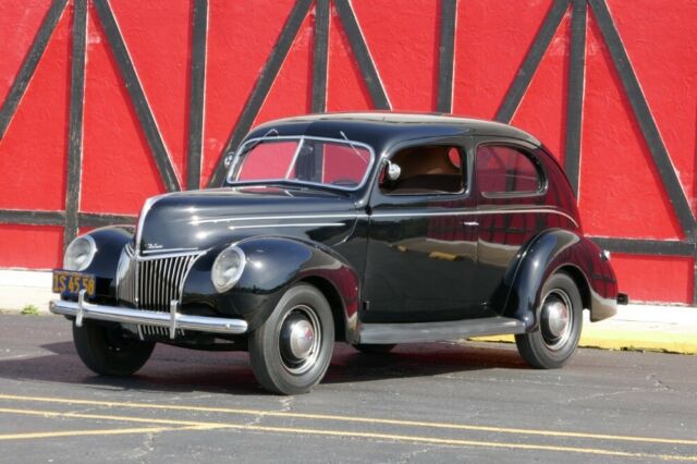 Ford Tudor Sedan 1939 image number 25