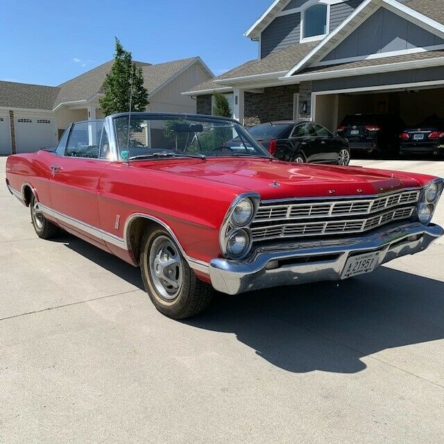 Ford Galaxie 1967 image number 2