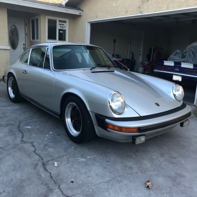 Porsche 911 1977 image number 2