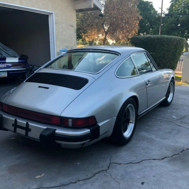 Porsche 911 1977 image number 23