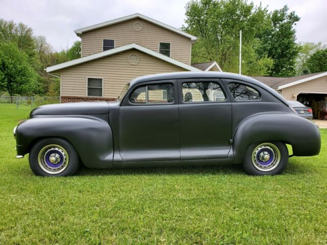 Plymouth DeLuxe 1946 image number 0