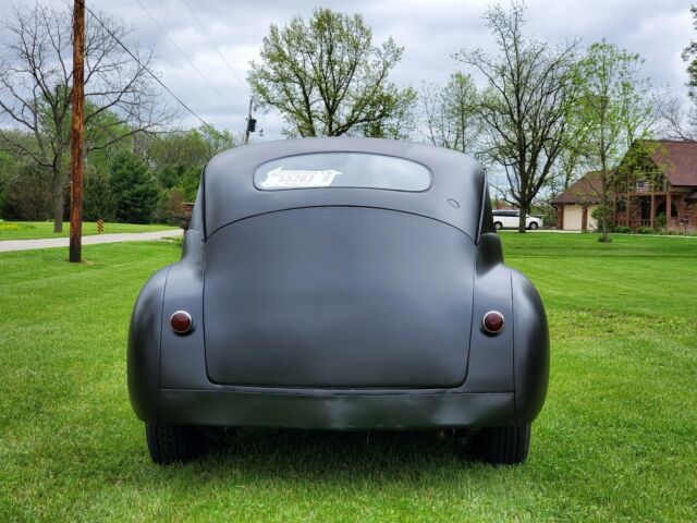 Plymouth DeLuxe 1946 image number 3