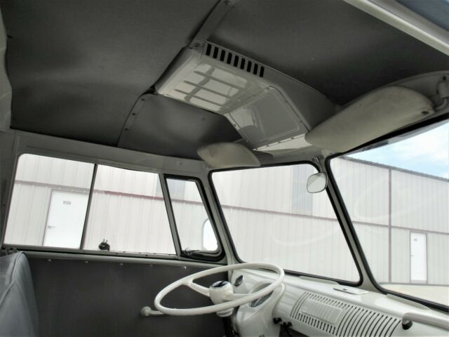 Volkswagen Bus/Vanagon 1962 image number 15