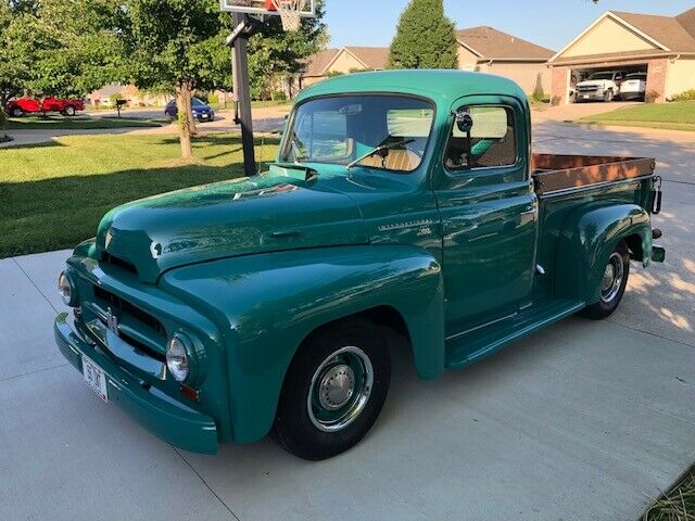 International Harvester R100 1955 image number 0