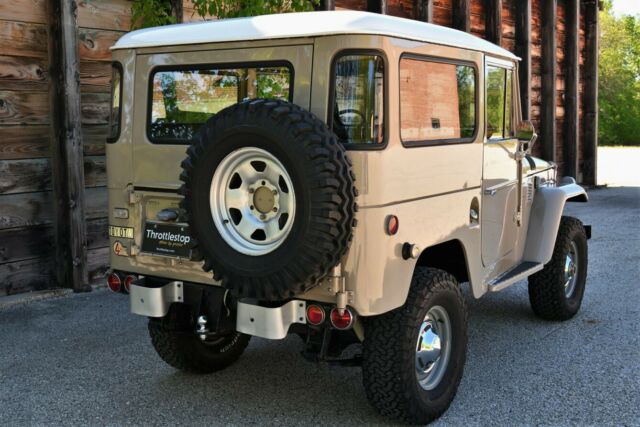 Toyota Land Cruiser 1968 image number 23